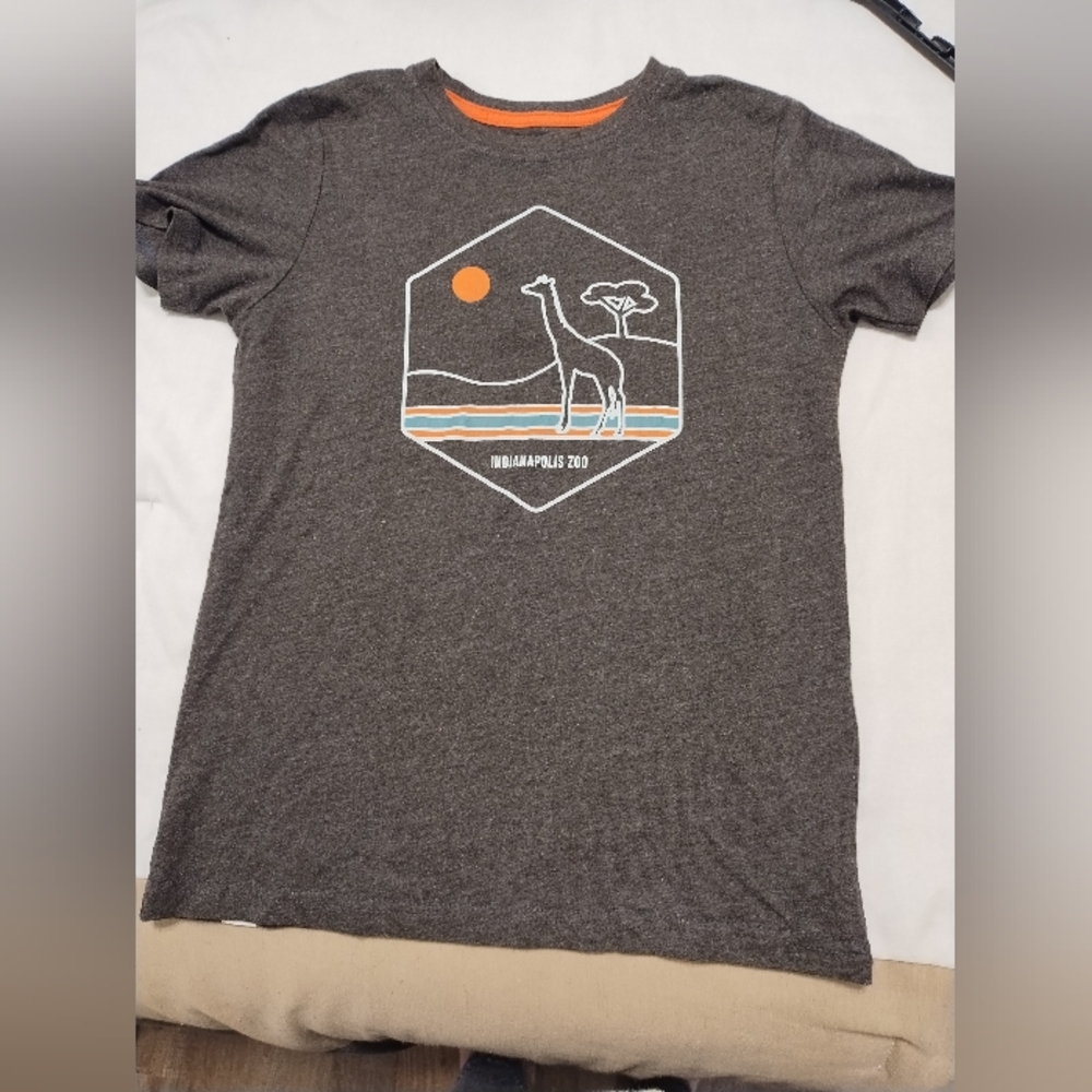 5/$25 Brown Graphic T-Shirt with Giraffe Design - Picture 6 of 6